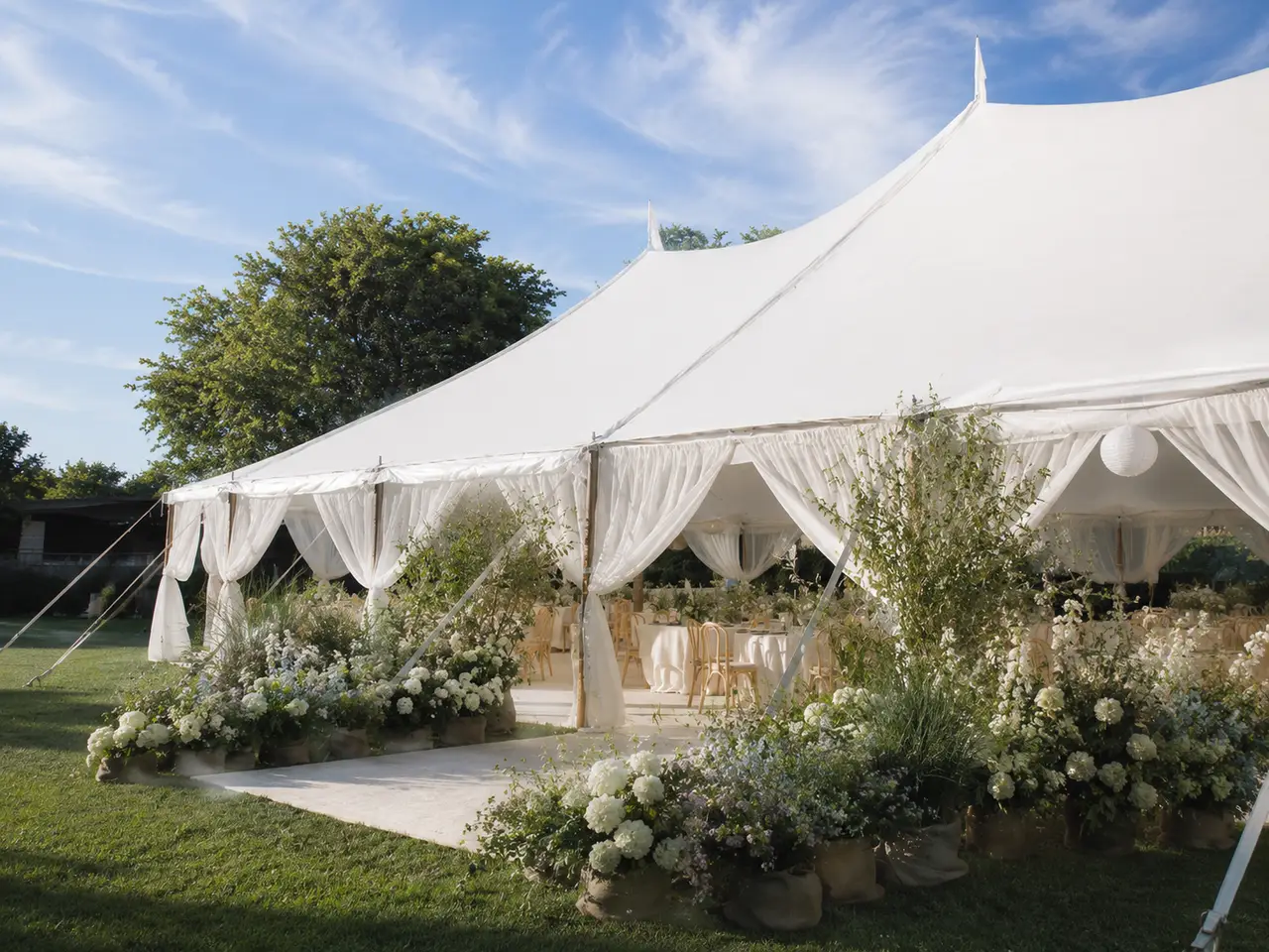 The ROUNDTREE Amagansett tented wedding reception