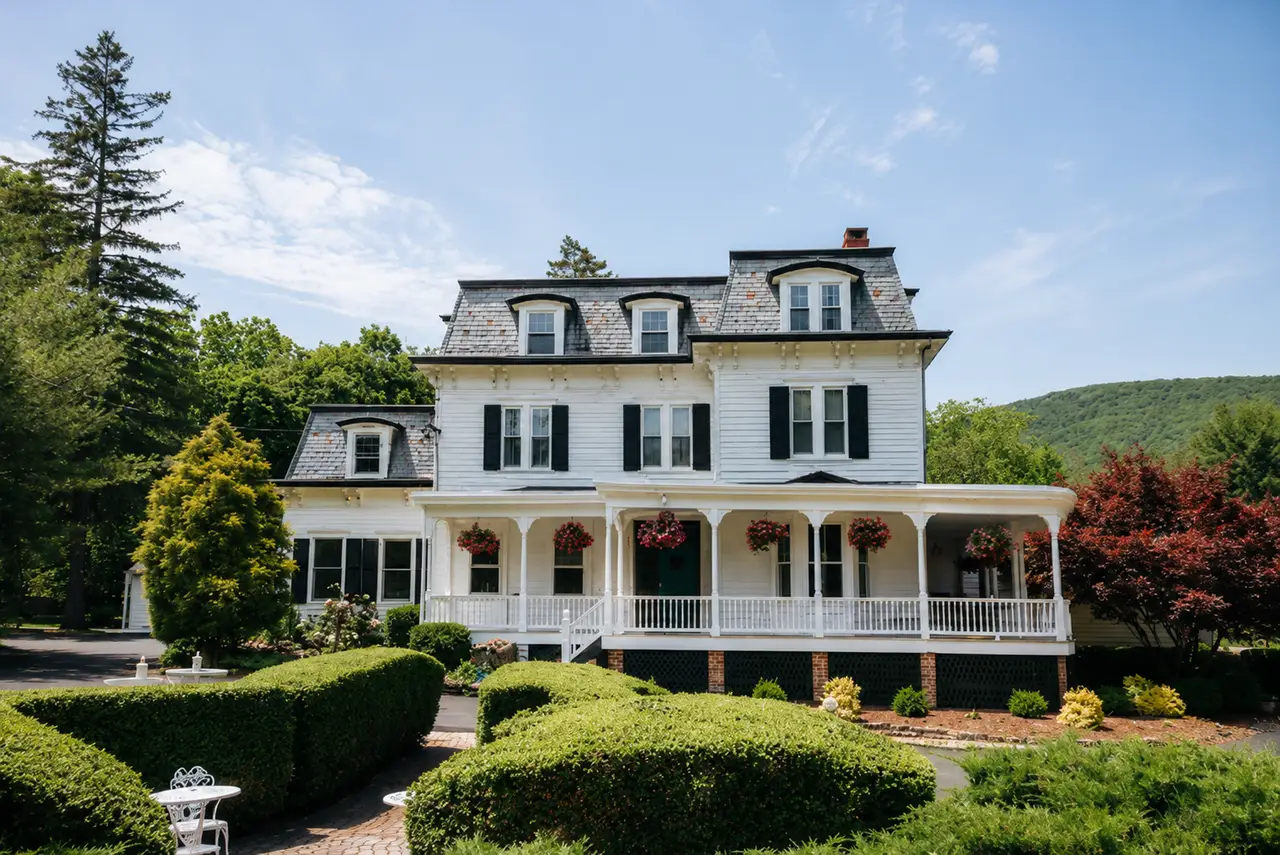 Mountainville Manor property exterior
