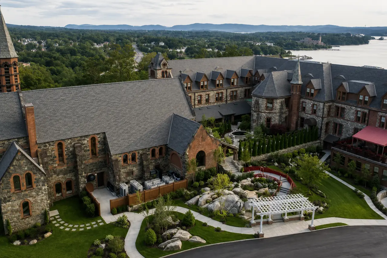 The Abbey Inn & Spa lakeside property
