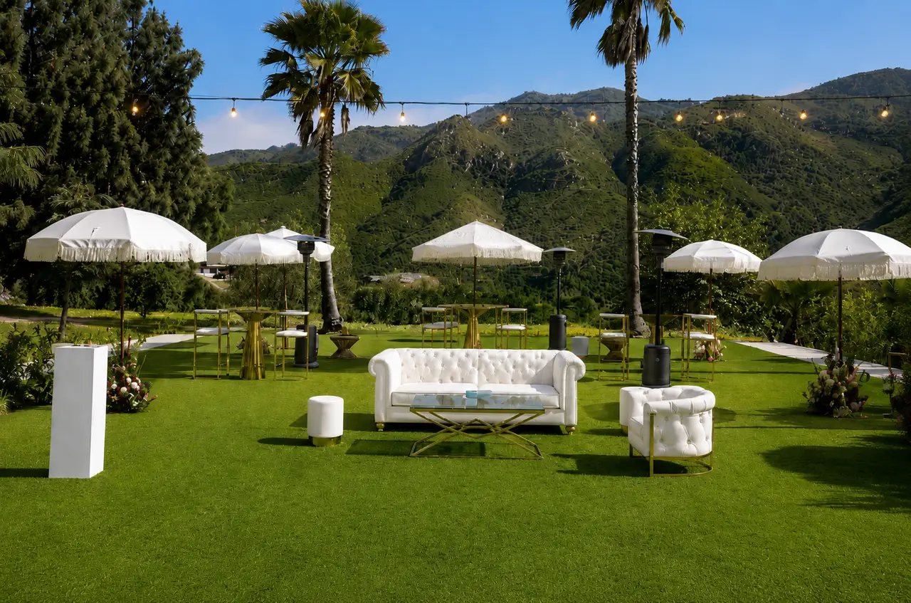 Villa di Rocca cocktail hour lawn