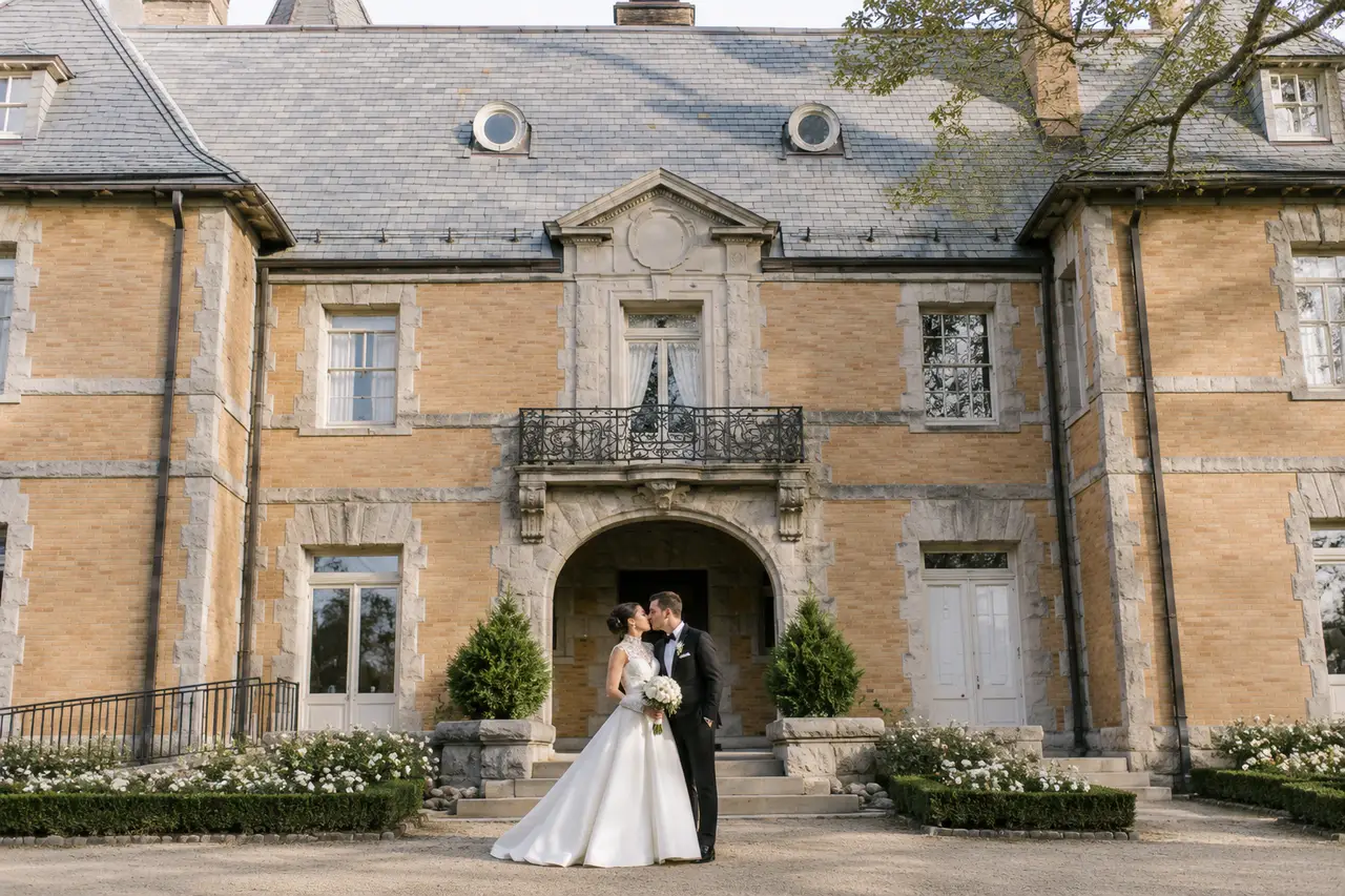 Cairnwood Estate bridal portrait