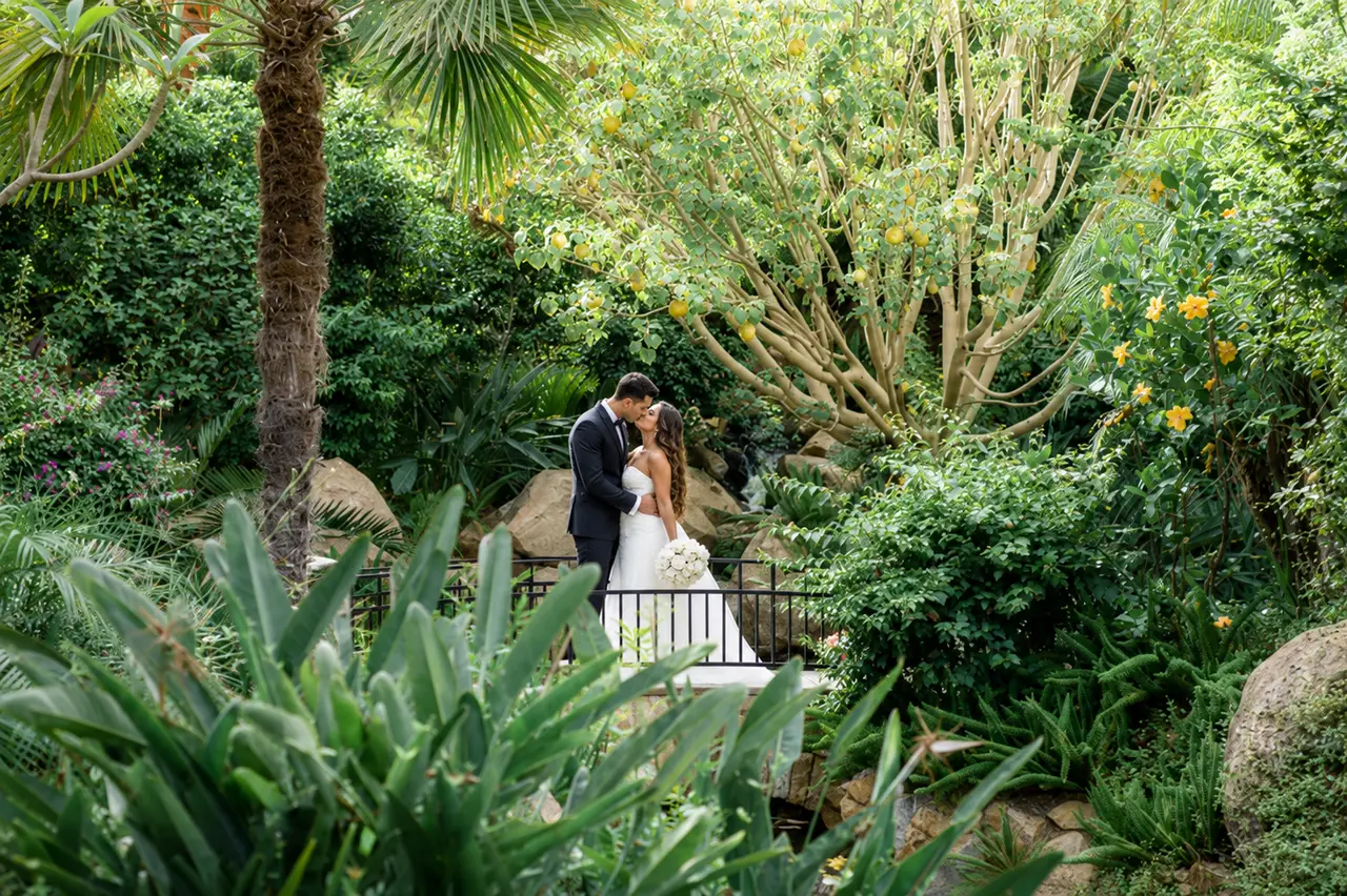 Grand Tradition Estate & Gardens bridal portrait