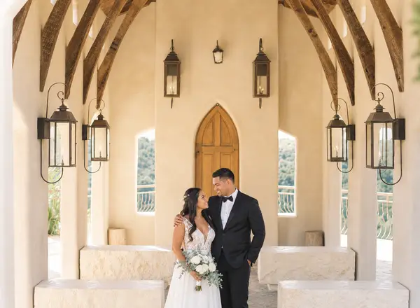 Chapel Dulcinea couple ceremony