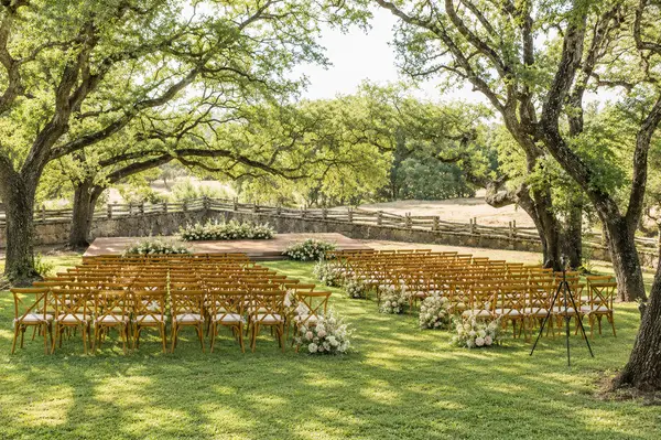 Inspiring Oaks Ranch outdoor ceremony