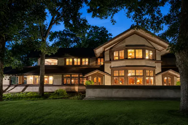 B. Harley Bradley House frank lloyd wright wedding affordable venue