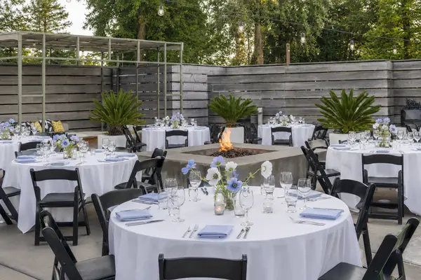 Hotel Paradox, Autograph Collection courtyard reception