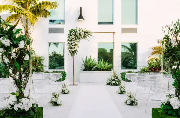 Aloft Delray Beach courtyard ceremony